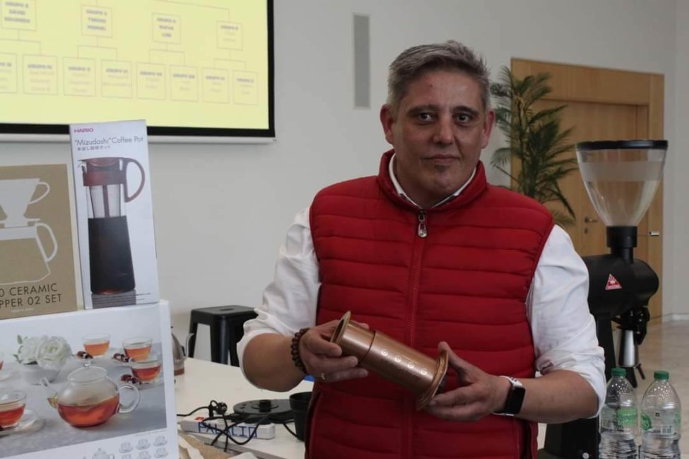Manuel Menéndez, Responsable de Baristas de Cafés Oquendo, tercer puesto en el Campeonato Aeropress de Asturias Manuel Menéndez, Responsable de Baristas de Cafés Oquendo, tercer puesto en el Campeonato Aeropress de Asturias
