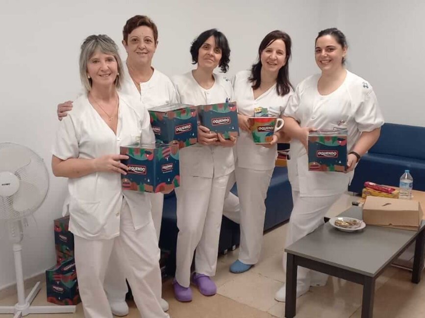 Cafés Oquendo entrega 500 lotes navideños a pacientes y personal de los hospitales de Mieres y Cangas del Narcea