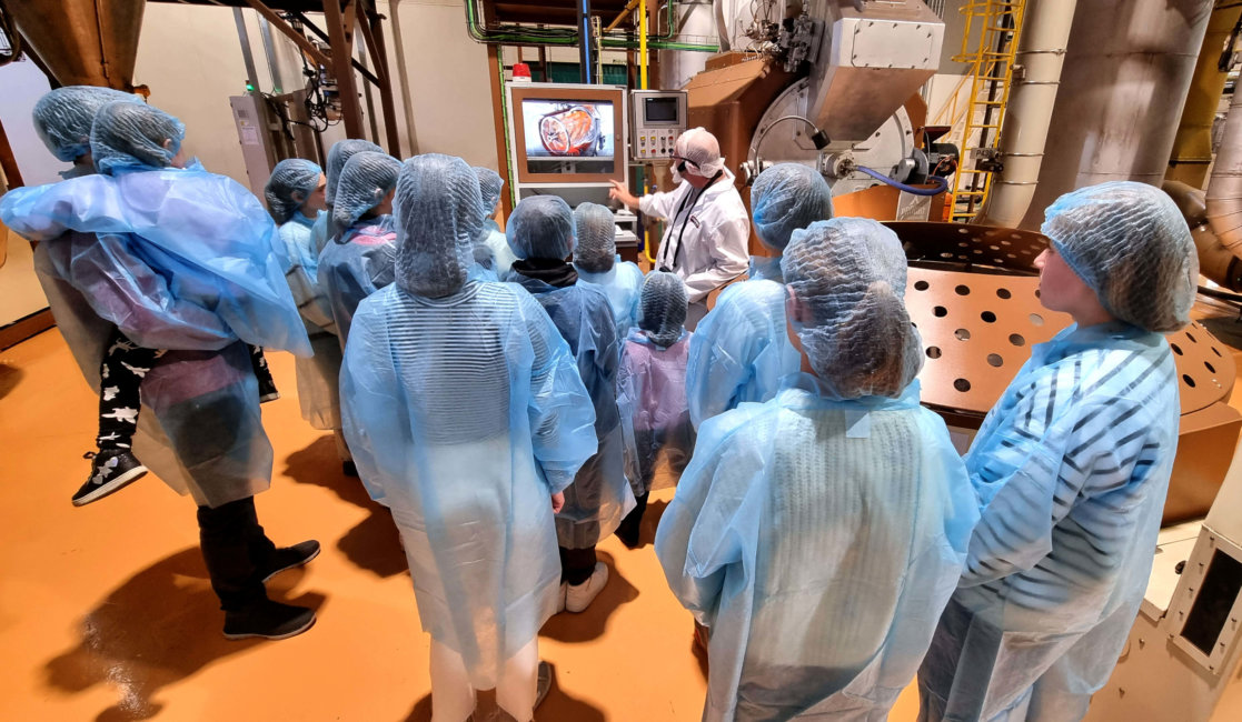 La fábrica de Oquendo recibe a los hijos de todo el personal La fábrica de Oquendo recibe a los hijos de todo el personal
