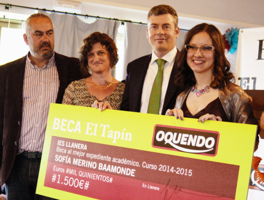 Cafés Oquendo con el mejor estudiante de bachillerato