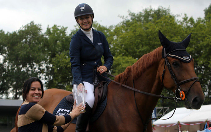 Laura Renwick domina el Concurso para caballos jóvenes de Oquendo