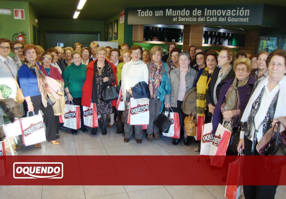 Amas de casa y futuros hosteleros visitan Cafés Oquendo