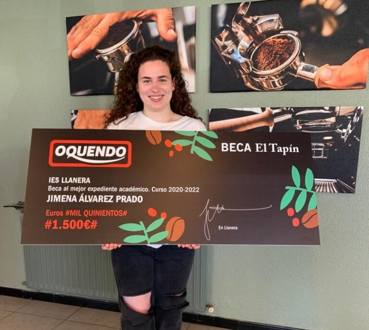 Jimena Álvarez, una alumna 10, recibe la beca ‘Tapín-Oquendo’ Jimena Álvarez, una alumna 10, recibe la beca ‘Tapín-Oquendo’